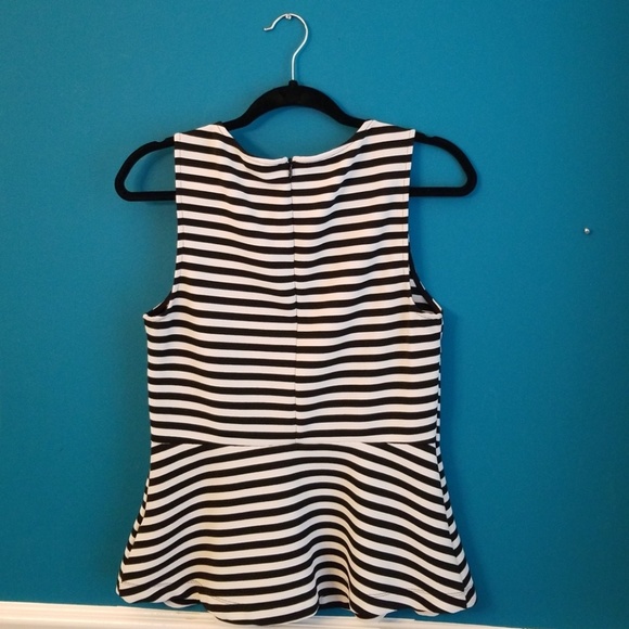 Women's Top - Picture 2 of 3